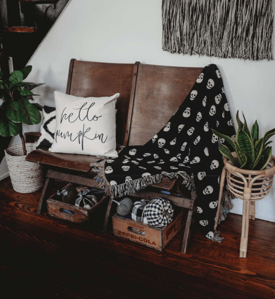 Black and White Skull Throw Blanket